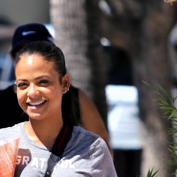 Christina Milian (enceinte) fait du shopping chez Little Moon à Studio City, Los Angeles, Californie, États-Unis, le 13 septembre 2019.