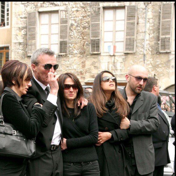 Les parents de Grégory Lemarchal, sa soeur et Karine Ferri- Obsèques de Grégory Lemarchal à Chambery, en mai 2007.