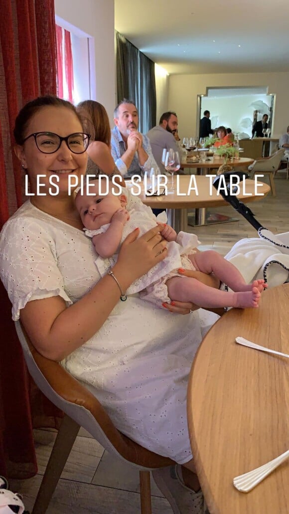 Camille Delcroix, sa compagne et leur fille Rose au restaurant- Sept 2019.