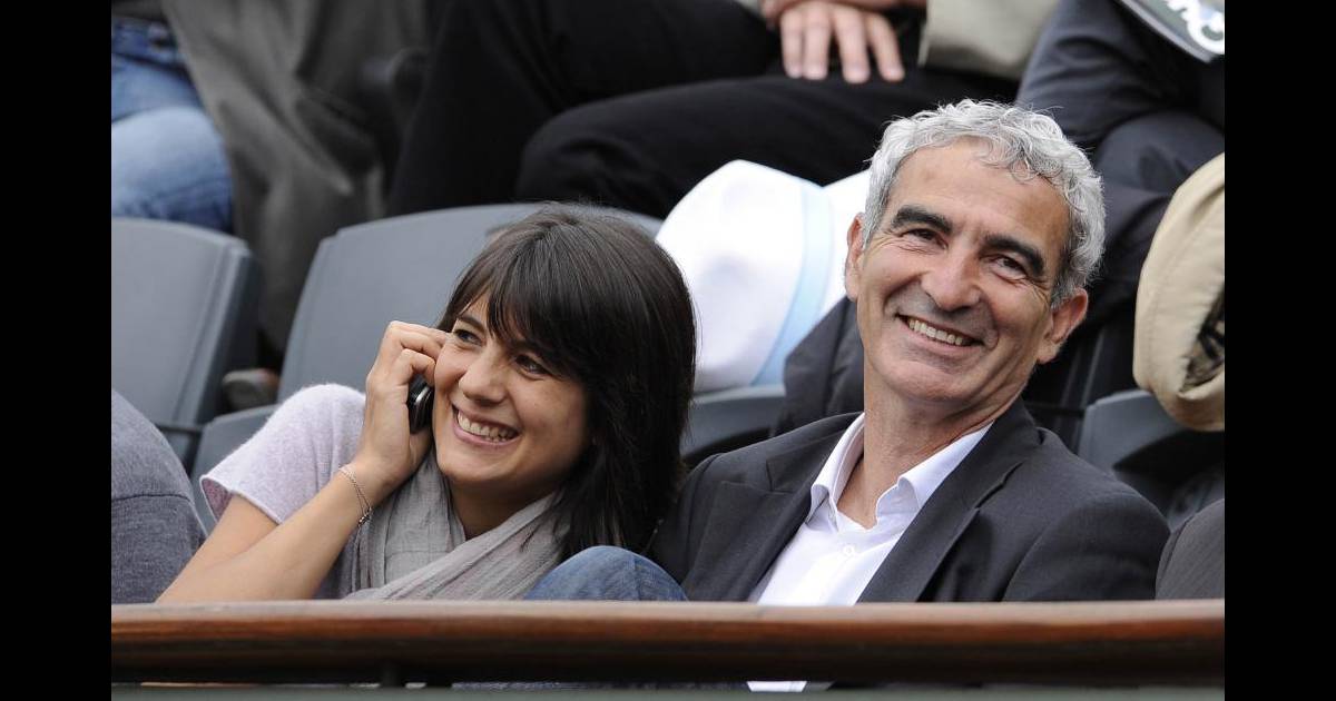 Estelle Denis est bel et bien aux côtés de son amoureux Raymond Domenech... à Las Vegas ...