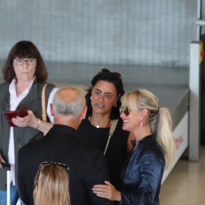 Laeticia Hallyday, avec Barbara Uzzan, comptable en charge de la gestion du trust JPS, lors de son arrivée à l'aéroport de Paris Roissy-Charles-de-Gaulle le 16 septembre 2019 en provenance de Los Angeles.
