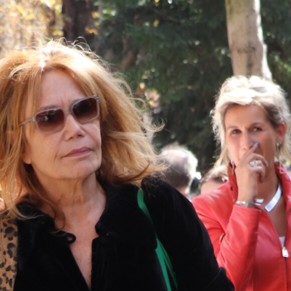 Clémentine Célarié - Sortie des people de l'enregistrement de l'émission "Vivement Dimanche" à Paris le 19 septembre 2018.
