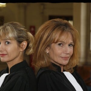 Exclusif - Clémentine Célarié et Caroline Anglade sur le tournage de la série "Lebowitz contre Lebowitz", saison 2, au palais de justice. Le 6 juin 2017 © Alain Guizard / Bestimage