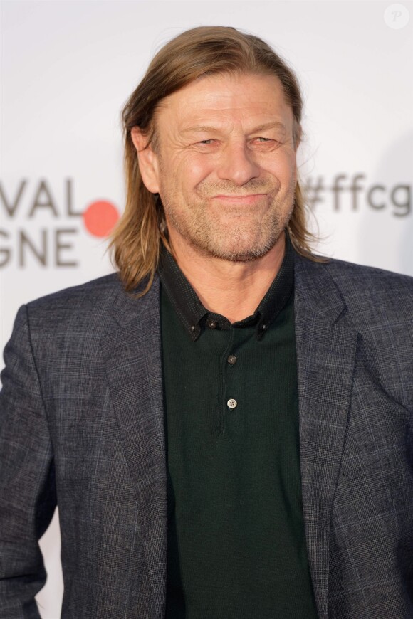 Sean Bean et sa compagne Ashley Moore arrivent à la projection de Broken à l'occasion du festival de Cologne, à Cologne, le 5 octobre 2017.