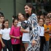 La reine Letizia d'Espagne, vêtue d'une robe Sandro Paris, visitait le 20 septembre 2019 le Centre national de référence en matière de soins aux personnes atteintes de maladies rares à Burgos, dans le nord du pays.