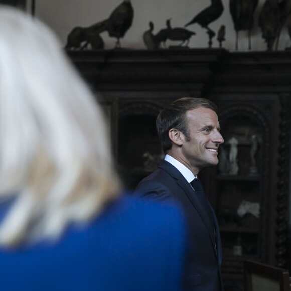 Brigitte Macron - Le président Emmanuel Macron visite le château de By à Thomery, l'un des 18 sites retenus pour la deuxième édition du Loto du patrimoine le 20 septembre 2019. © Kamil Zihnioglu / Pool / Bestimage