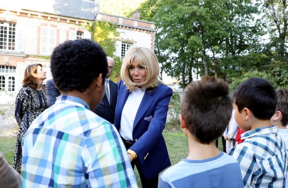 La Première Dame Brigitte Macron - Le Président de la République E. Macron et sa femme la Première Dame B. Macron étaient au château de By, à Thomery (Seine-et-Marne), l'un des 18 sites retenus pour la deuxième édition du Loto du patrimoine, le 20 Septembre 2019. © Dominique Jacovides/Bestimage