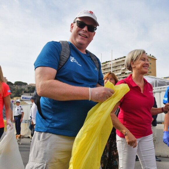 Exclusif - Le prince Albert II de Monaco a participé le 21 septembre 2019 à la première édition en principauté du World CleanUp Day, une opération de ramassage de déchets. © Bruno Bebert / Pool / Bestimage