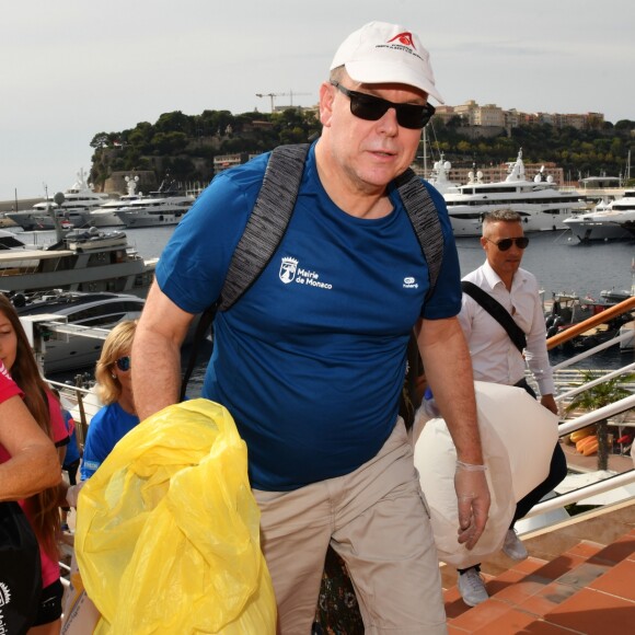 Exclusif - Le prince Albert II de Monaco a participé le 21 septembre 2019 à la première édition en principauté du World CleanUp Day, une opération de ramassage de déchets. © Bruno Bebert / Pool / Bestimage