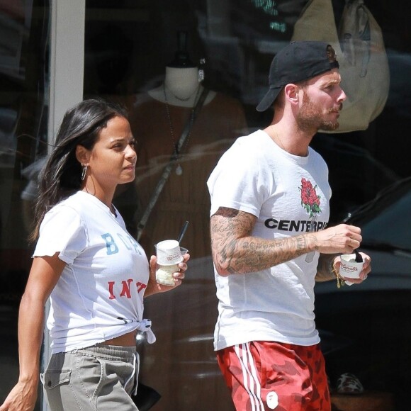 Matt Pokora et sa compagne Christina Milian enceinte - Enceinte et radieuse, C.Milian se rend au glacier McConnell avec compagnon M.Pokora et sa fille V.Nash pour le goûter après avoir acheté des vêtements pour bébés. La chanteuse 'Dip it Low' et son compagnon ont annoncé sa grossesse la semaine dernière via Instagram. C'est le premier enfant du couple et le premier enfant de M.Pokora. Los Angeles, le 3 août 2019.