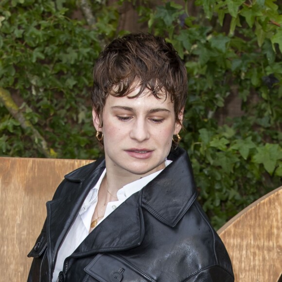 Héloïse Letissier (Christine and the Queens) assiste au défilé de mode "Christian Dior", collection prêt-à-porter printemps-été 2020 à Paris. Le 24 septembre 2019 © Olivier Borde / Bestimage