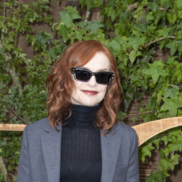 Isabelle Huppert assiste au défilé de mode "Christian Dior", collection prêt-à-porter printemps-été 2020 à Paris. Le 24 septembre 2019 © Olivier Borde / Bestimage