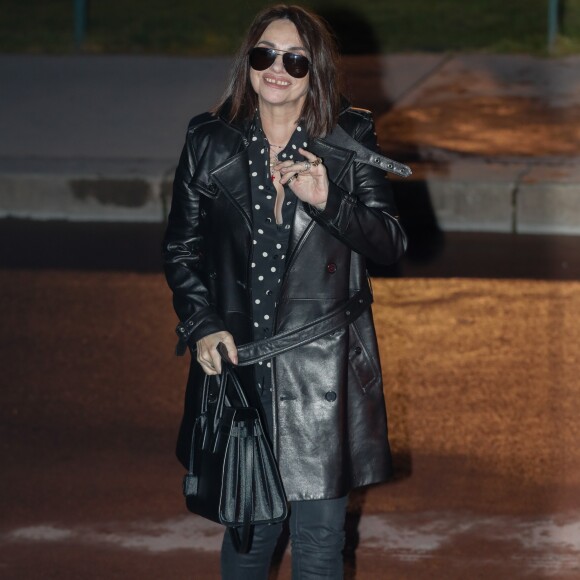 Béatrice Dalle arrive à la fontaine du Trocadéro pour assister au défilé Saint Laurent, collection printemps-été 2020. Paris, le 24 septembre 2019. © Christophe Clovis-Veeren Ramsamy / Bestimage