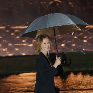 Eva Herzigova arrive à la fontaine du Trocadéro pour assister au défilé Saint Laurent, collection printemps-été 2020. Paris, le 24 septembre 2019. © Christophe Clovis-Veeren Ramsamy / Bestimage