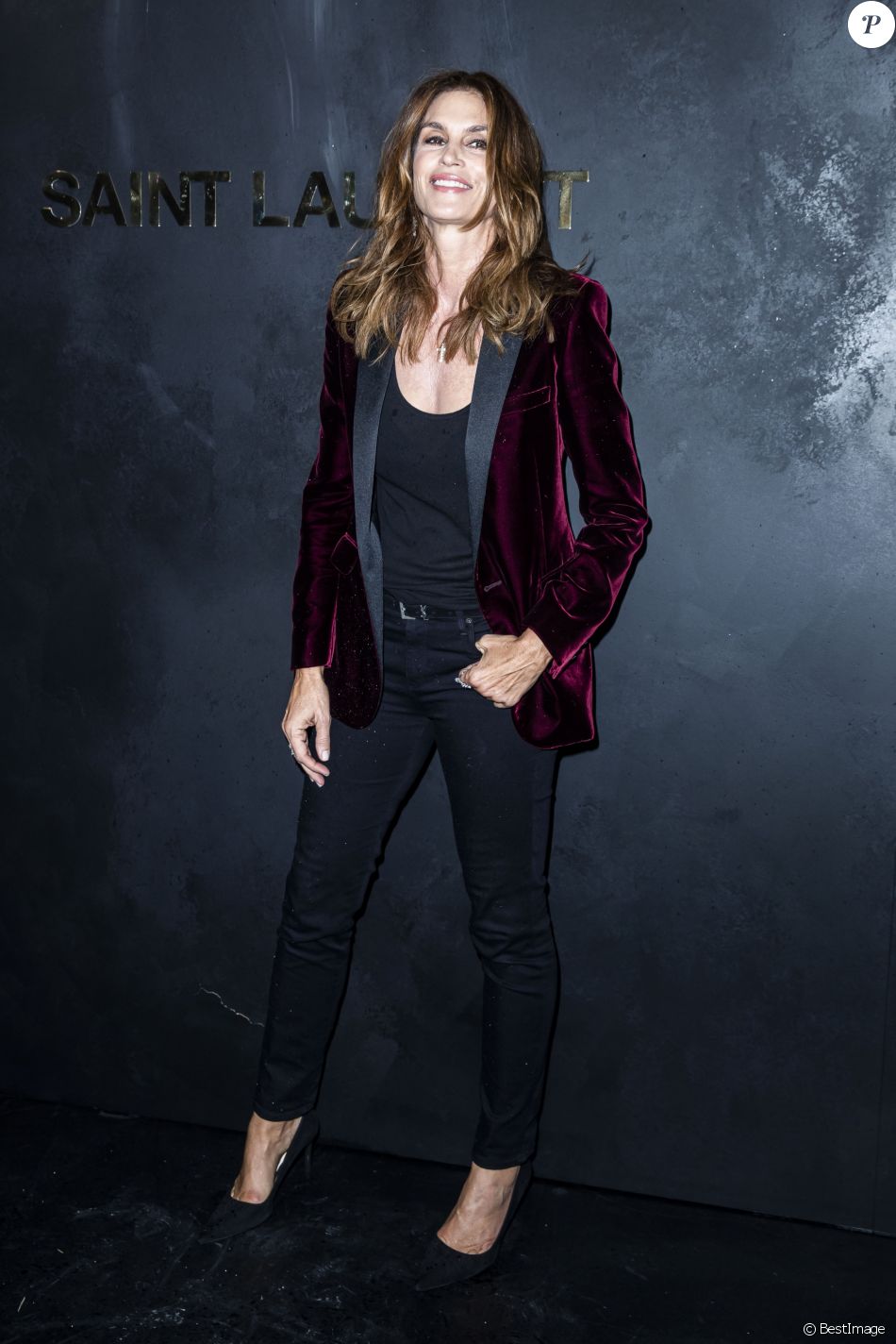 Cindy Crawford assiste au défilé de mode printemps-été 2020 de Saint