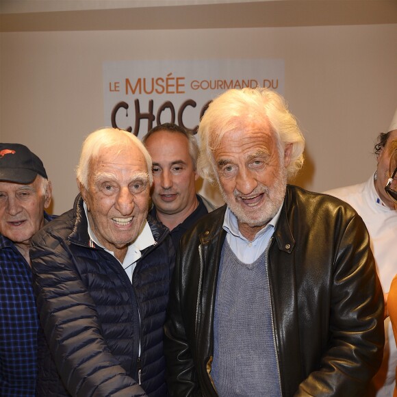 (Info - Charles Gérard est mort le 19 septembre 2019 à 96 ans) - Rémy Julienne, Charles Gérard et Jean-Paul Belmondo - Lancement du "Wall of fame de Choco-Story" avec l'empreinte en chocolat des mains de célébrités au musée gourmand du chocolat - Choco Story à Paris, France le 15 juin 2016. © Coadic Guirec/Bestimage