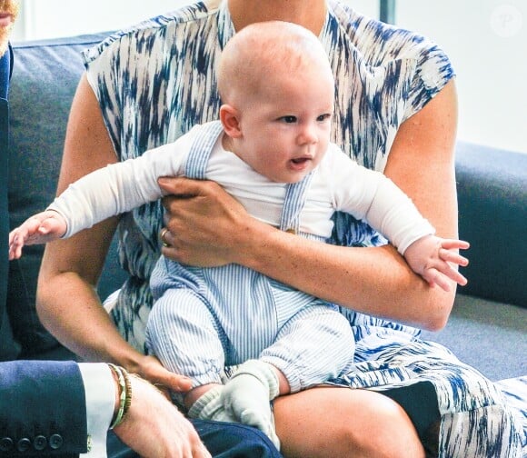 Le prince Harry et Meghan Markle présentent leur fils Archie à Desmond Tutu à Cape Town, Afrique du Sud le 25 septembre 2019.