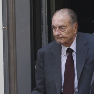 Jacques Chirac est allé déjeuner au restaurant "Le père Claude" avec sa femme Bernadette et sa fille Claude à Paris, le 4 octobre 2014.