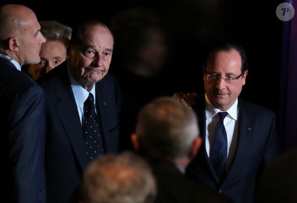 Jacques Chirac et Francois Hollande - Cérémonie de remise du Prix pour la prévention des conflits de la Fondation Chirac au musée du quai Branly. Paris, le 21 Novembre 2013.