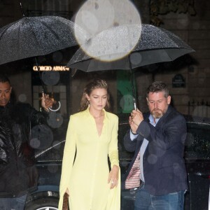 Gigi Hadid arrive au Manko pour l'after-party de la marque Fenty lors de la fashion week à Paris le 26 septembre 2019.