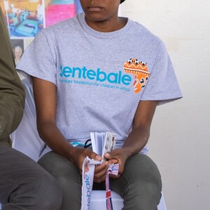 Le prince Harry, duc de Sussex, visite le poste de santé à Kasane, au Botswana, le 26 septembre 2019.
