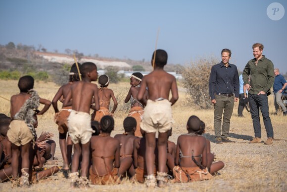 Le prince Harry, duc de Sussex, dans le parc national de Chobe au Botswana lors de sa visite officielle en Afrique australe, le 26 septembre 2019.