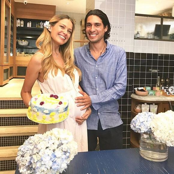 Petra Nemcova, enceinte, et son fiancé Benjamin Larretche fêtent leur baby-shower. Septembre 2019.