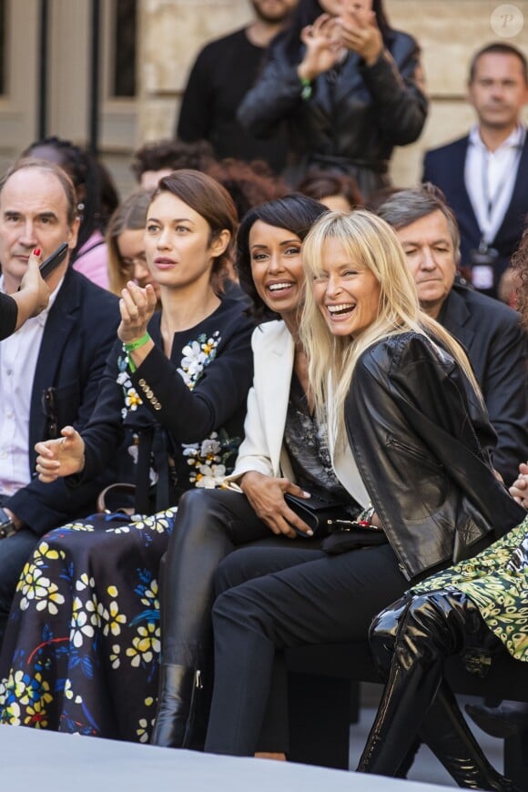 Olga Kurylenko, Sonia Rolland et Estelle Lefébure assistent au défilé L'Oréal Paris 2019 à la Monnaie de Paris le 28 septembre 2019, pendant la fashion week. © Olivier Borde / Bestimage