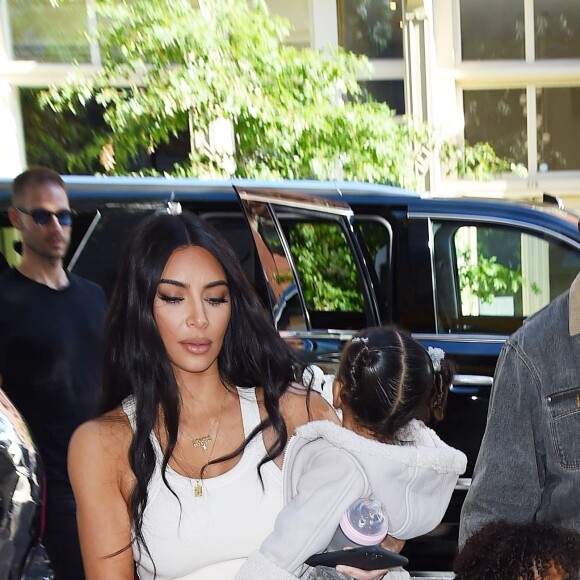 Kim Kardashian est allée assister avec ses enfants Saint West, N. West et Chicago West à la messe dominicale de son mari Kanye West à New York, le 29 septembre 2019