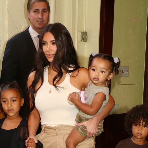 Kim Kardashian est allée assister avec ses enfants Saint West, North West et Chicago West à la messe dominicale de son mari Kanye West à New York, le 29 septembre 2019