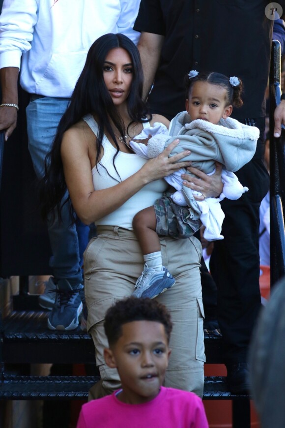 Kim Kardashian est allée assister avec ses enfants S. West, N. West et Chicago West à la messe dominicale de son mari Kanye West à New York, le 29 septembre 2019