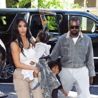 Kim Kardashian : Maman attentive avec ses enfants pour aller à la messe