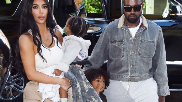Kim Kardashian : Maman attentive avec ses enfants pour aller à la messe