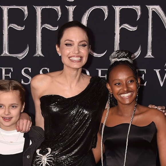 Angelina Jolie et ses enfants Shiloh Nouvel Jolie-Pitt, Vivienne Marcheline Jolie-Pitt, Zahara Marley Jolie-Pitt, Knox Léon Jolie-Pitt à la première de Maleficent : Mistress of Evil au théâtre El Capitan dans le quartier de Hollywood à Los Angeles, le 30 septembre 2019