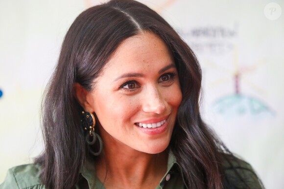 Meghan Markle, duchesse de Sussex, visite une école de Johannesburg où les élèves sont sensibilisés contre la violence faite aux jeunes filles par une association locale, le 30 septembre 2019.