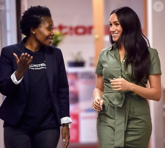 Meghan Markle, duchesse de Sussex, visite une école de Johannesburg où les élèves sont sensibilisés contre la violence faite aux jeunes filles par une association locale, le 30 septembre 2019.