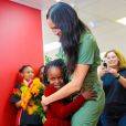 Meghan Markle, duchesse de Sussex, visite une école de Johannesburg où les élèves sont sensibilisés contre la violence faite aux jeunes filles par une association locale, le 30 septembre 2019.