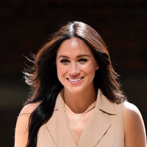 Meghan Markle, duchesse de Sussex, à l'Université de Johannesburg où elle participe à une table ronde avec l'Association des universités du Commonwealth, dont elle est la marraine à Johannesburg, Afrique du Sud, le 1er octobre 2019. La duchesse de Sussex porte une robe sans manches de la marque "Banana Republic".  The Duchess of Sussex visits the University of Johannesburg where she will attend a round table discussion with the Association of Commonwealth Universities of which she is patron, on October 1st, 2019.01/10/2019 - Johannesburg