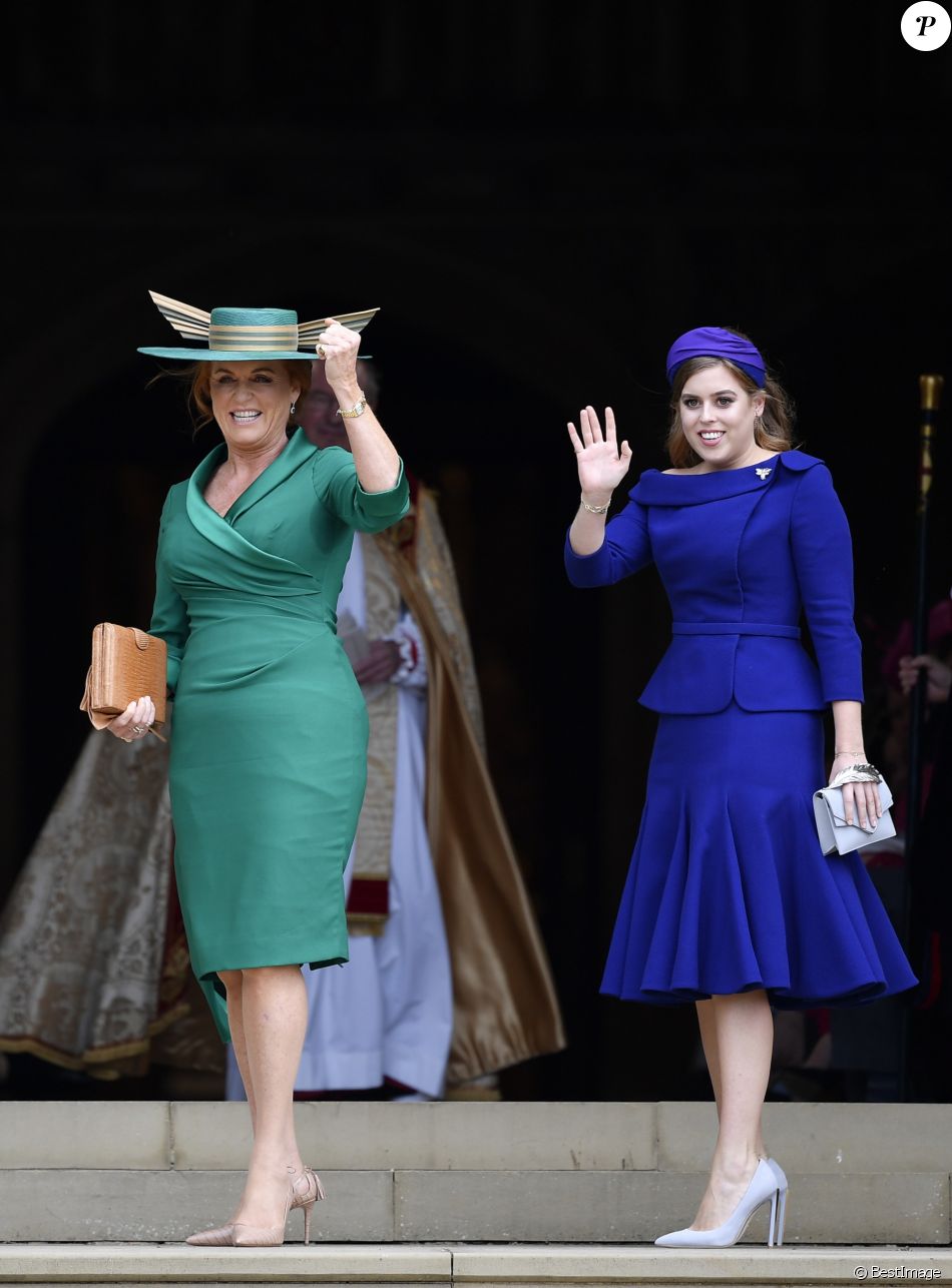 Sarah Ferguson, duchesse d&#039;York et la princesse Beatrice d&#039;York - Les invités arrivent à la chapelle St. George pour le mariage de la princesse Eugenie d&#039;York et Jack Brooksbank au château de Windsor, Royaume Uni, le 12 octobre 2018.