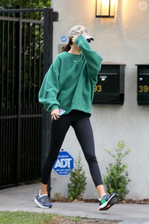 Exclusif - Kendall Jenner reste discrète à la sortie de son dermatologue dans le quartier de Beverly Hills à Los Angeles, le 26 septembre 2019.