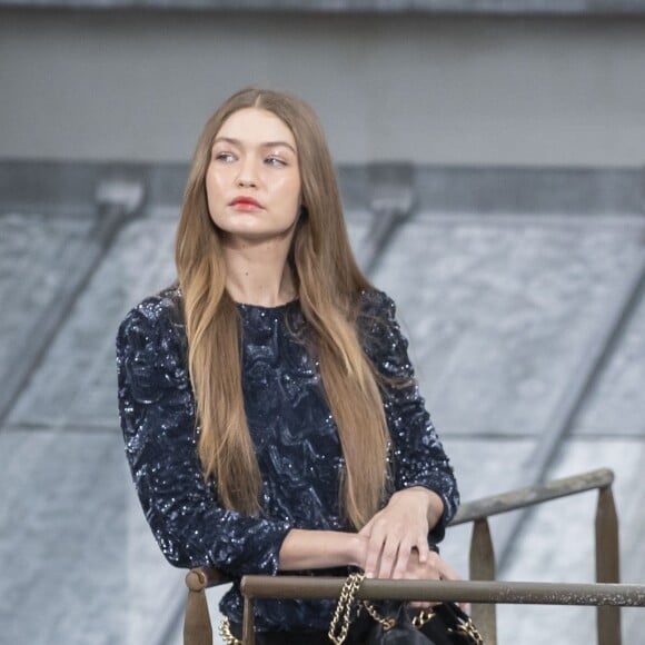 Gigi Hadid participe au défilé de mode Chanel, collection PAP printemps-été 2020 au Grand Palais à Paris. Le 1er octobre 2019.