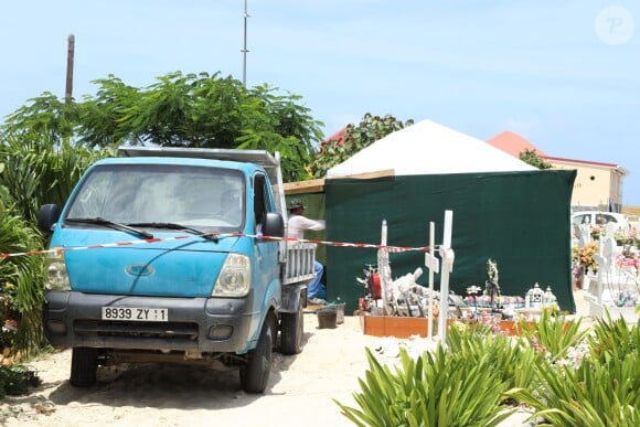 Exclusif - Illustration des travaux en cours à côté de la tombe de Johnny Hallyday au cimetière de Lorient à Saint Barthélemy le 17 septembre 2019. La construction concerne un caveau de 4 places qui accueillera la tombe de Johnny.