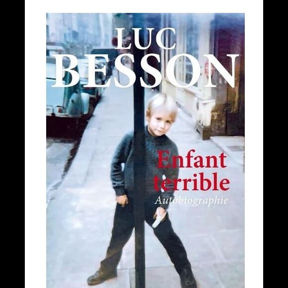 Couverture de l'autobiographie "Enfant terrible" de Luc Besson qui sort le 10 octobre 2019 chez Xo édition.