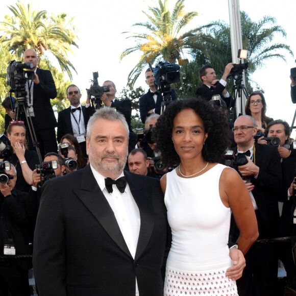 Luc Besson et sa femme Virginie Silla à la montée des marches du film "The Last Face" lors du 69ème Festival International du Film de Cannes le 20 mai 2016. © Rachid Bellak / Bestimage