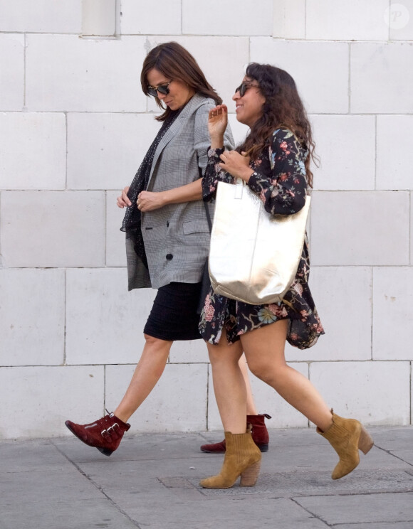 Exclusif - Natalie Imbruglia se balade à Londres avec une amie le 10 juillet 2019.