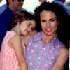 Andie Macdowell et sa fille Margaret à Los Angeles. Juillet 1999.