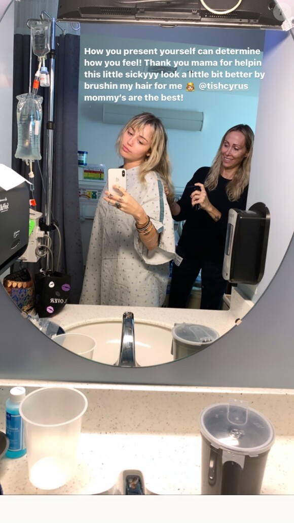 Miley Cyrus hospitalisée pour une amygdalite- 8 octobre 2019- Visite de sa mère Tish.