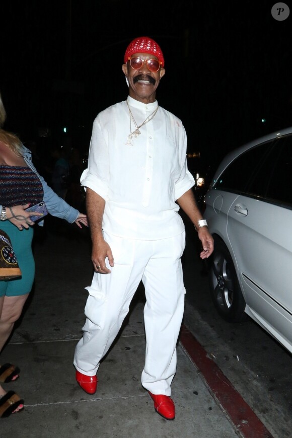 Dennis Graham (le père de Drake) quitte le club Poppy après avoir célebré l'anniversaire de Jaden Smith à Los Angeles, le 11 juillet 2019.