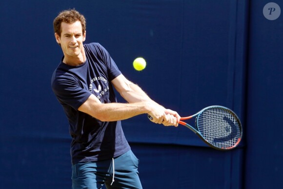 Andy Murray lors de son entrainement pour le Tournoi de tennis du Queen's à Londres.