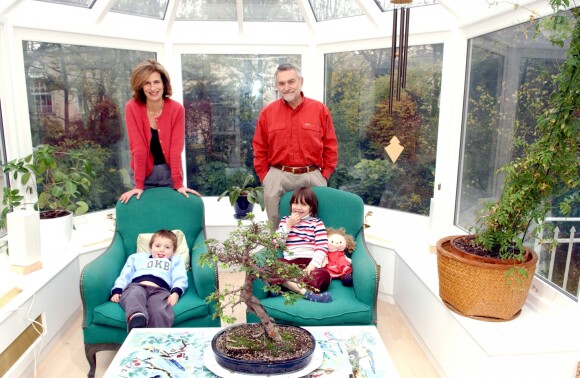 Esmeralda de Belgique chez elle à Londres avec son mari Salvador Moncada et leurs enfants Alexandra et Leopoldo, en 2004.